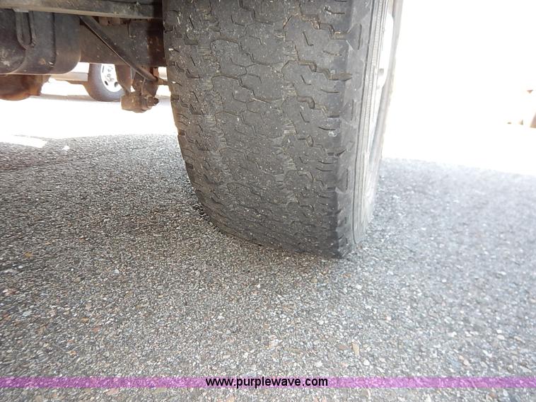 image for item J3010 2002 Chevrolet Silverado 1500 pickup truck