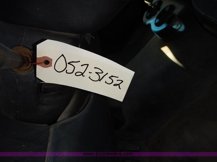 image for item J3010 2002 Chevrolet Silverado 1500 pickup truck