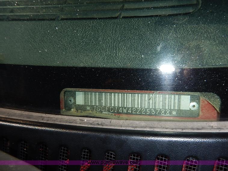 image for item J3010 2002 Chevrolet Silverado 1500 pickup truck