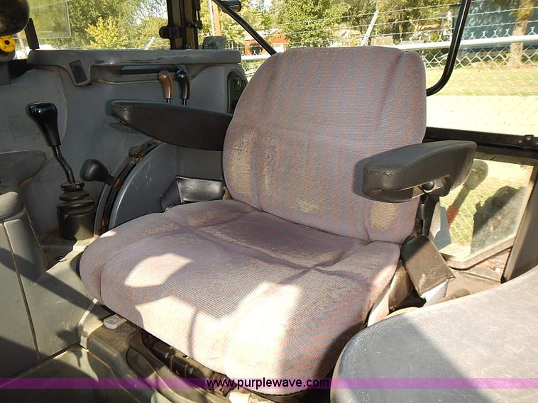 image for item J3022 2000 New Holland TS100 tractor