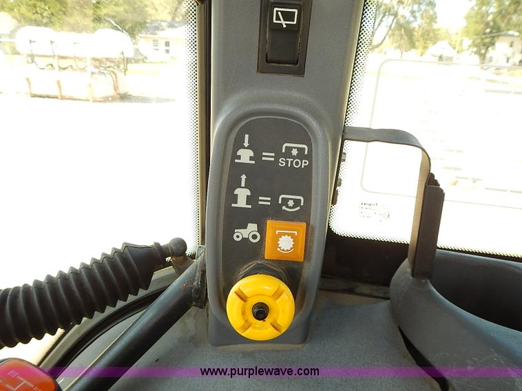 image for item J3022 2000 New Holland TS100 tractor