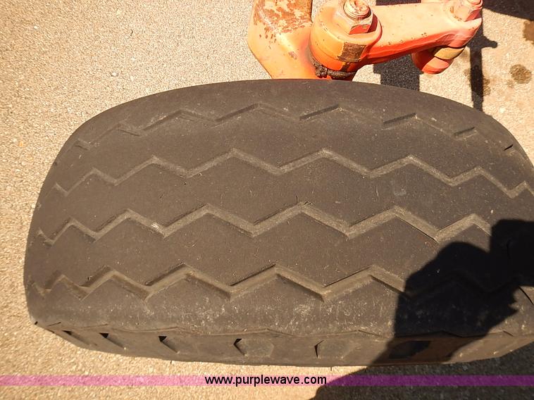 image for item J3022 2000 New Holland TS100 tractor