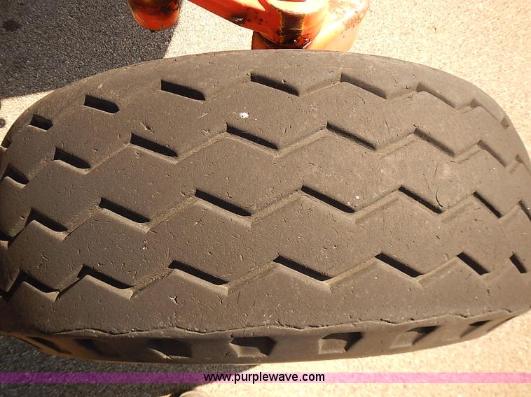 image for item J3022 2000 New Holland TS100 tractor