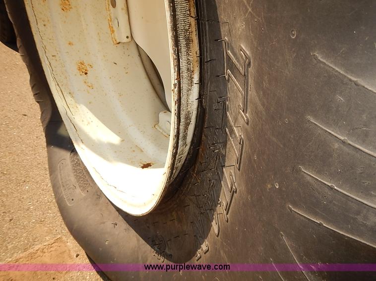 image for item J3022 2000 New Holland TS100 tractor