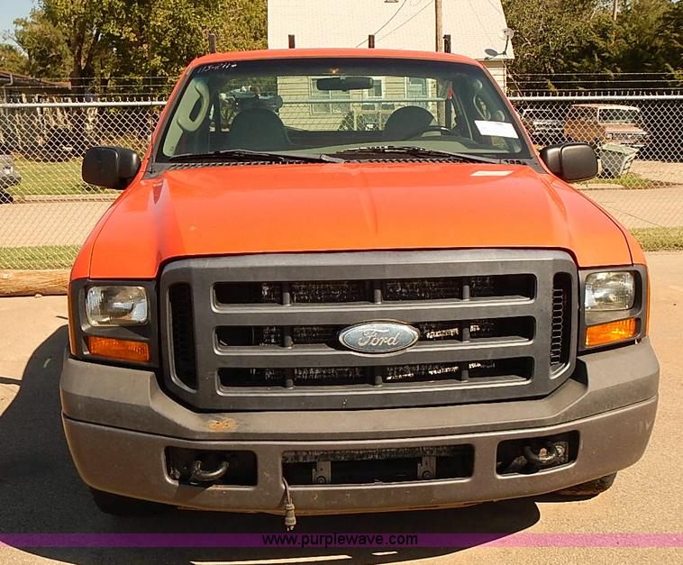 image for item J3039 2006 Ford F250 Super Duty utility truck