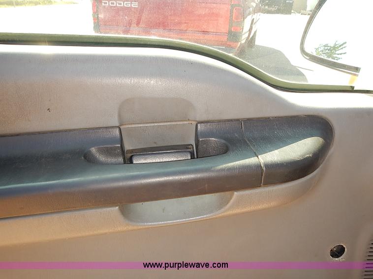 image for item J3039 2006 Ford F250 Super Duty utility truck