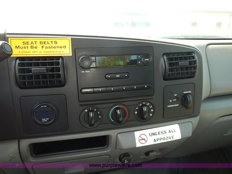 image for item J3039 2006 Ford F250 Super Duty utility truck