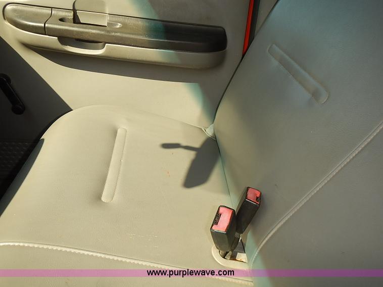 image for item J3039 2006 Ford F250 Super Duty utility truck