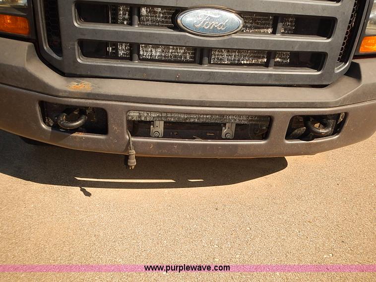 image for item J3039 2006 Ford F250 Super Duty utility truck