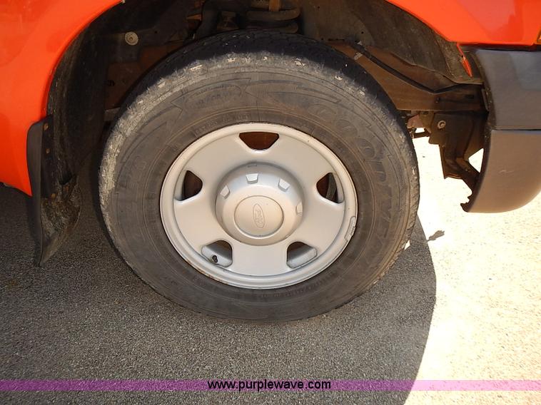 image for item J3039 2006 Ford F250 Super Duty utility truck