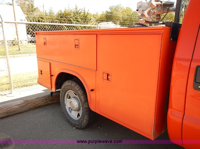 image for item J3039 2006 Ford F250 Super Duty utility truck