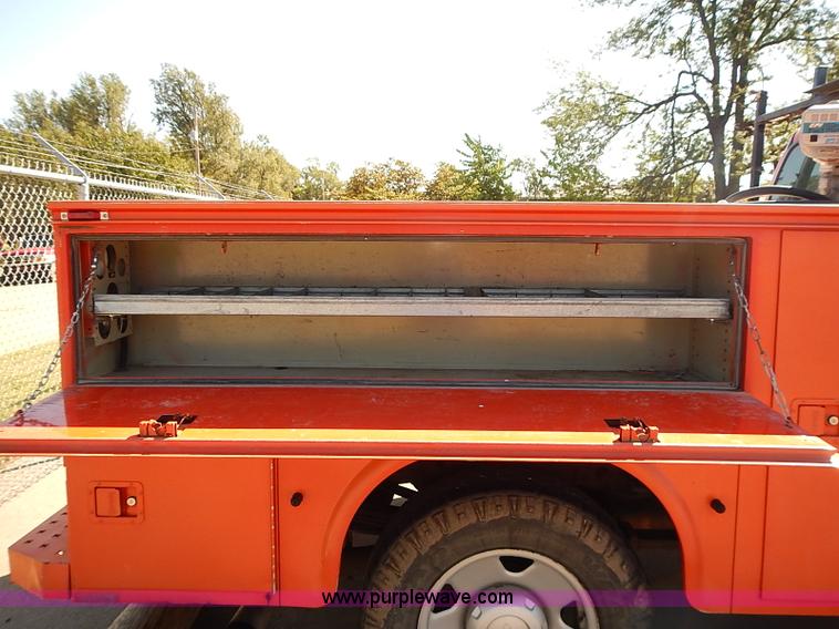 image for item J3039 2006 Ford F250 Super Duty utility truck