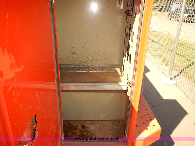 image for item J3039 2006 Ford F250 Super Duty utility truck