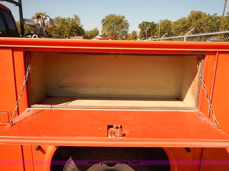 image for item J3039 2006 Ford F250 Super Duty utility truck