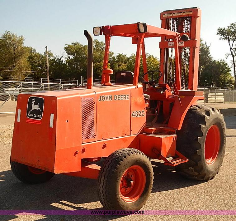 image for item J3046 1986 John Deere 482C forklift