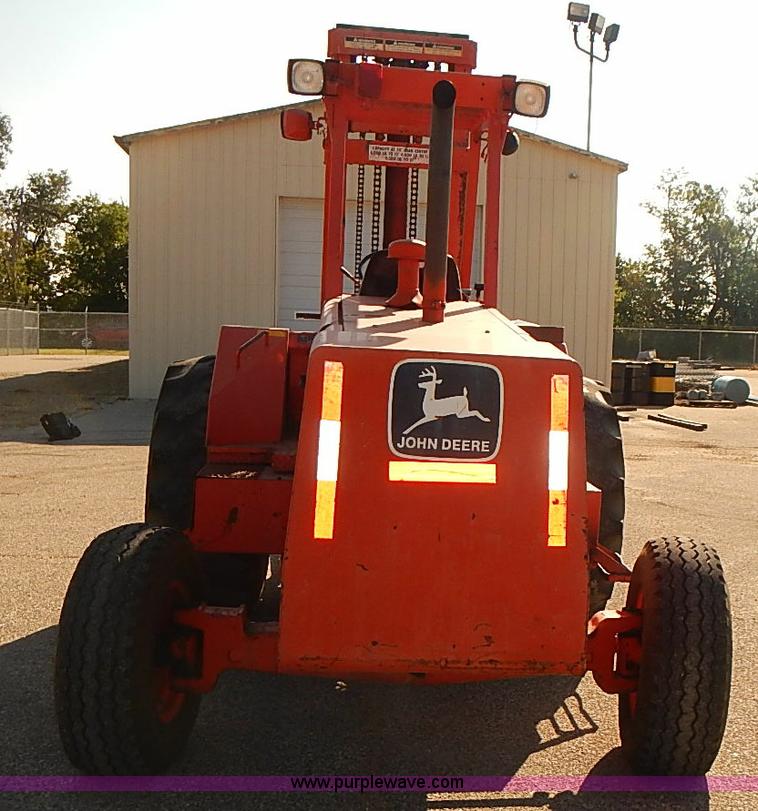 image for item J3046 1986 John Deere 482C forklift