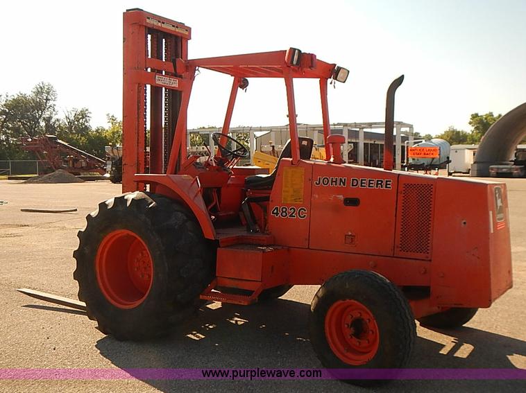 image for item J3046 1986 John Deere 482C forklift
