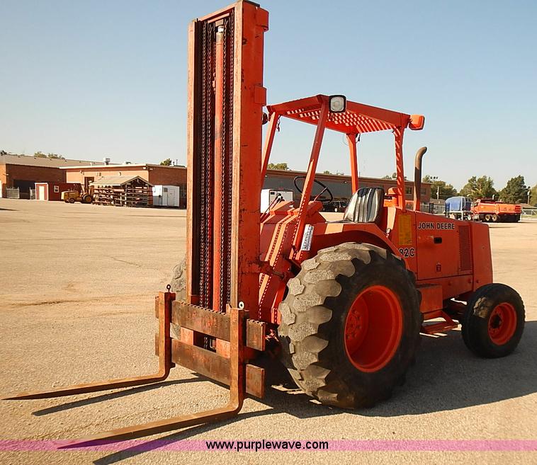 image for item J3046 1986 John Deere 482C forklift