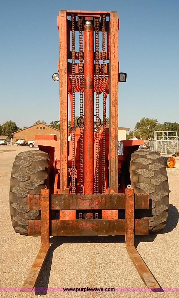 image for item J3046 1986 John Deere 482C forklift