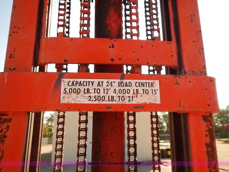 image for item J3046 1986 John Deere 482C forklift