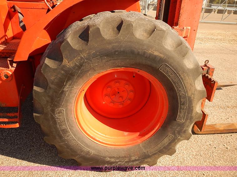 image for item J3046 1986 John Deere 482C forklift