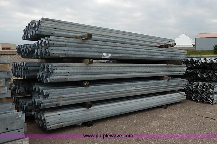 image for item J3050 Assorted guard rail and posts