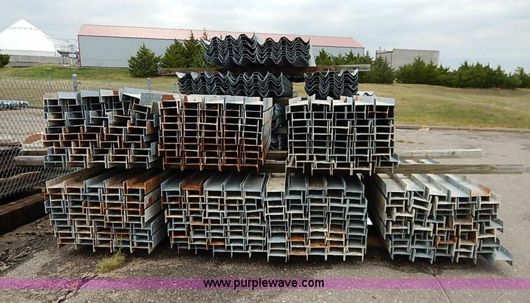 image for item J3050 Assorted guard rail and posts