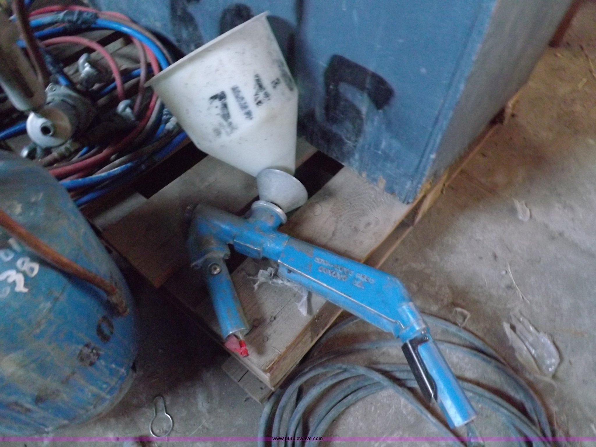 Cemkote DPCVA concrete spray gun in Garden City, KS Item H9098 sold