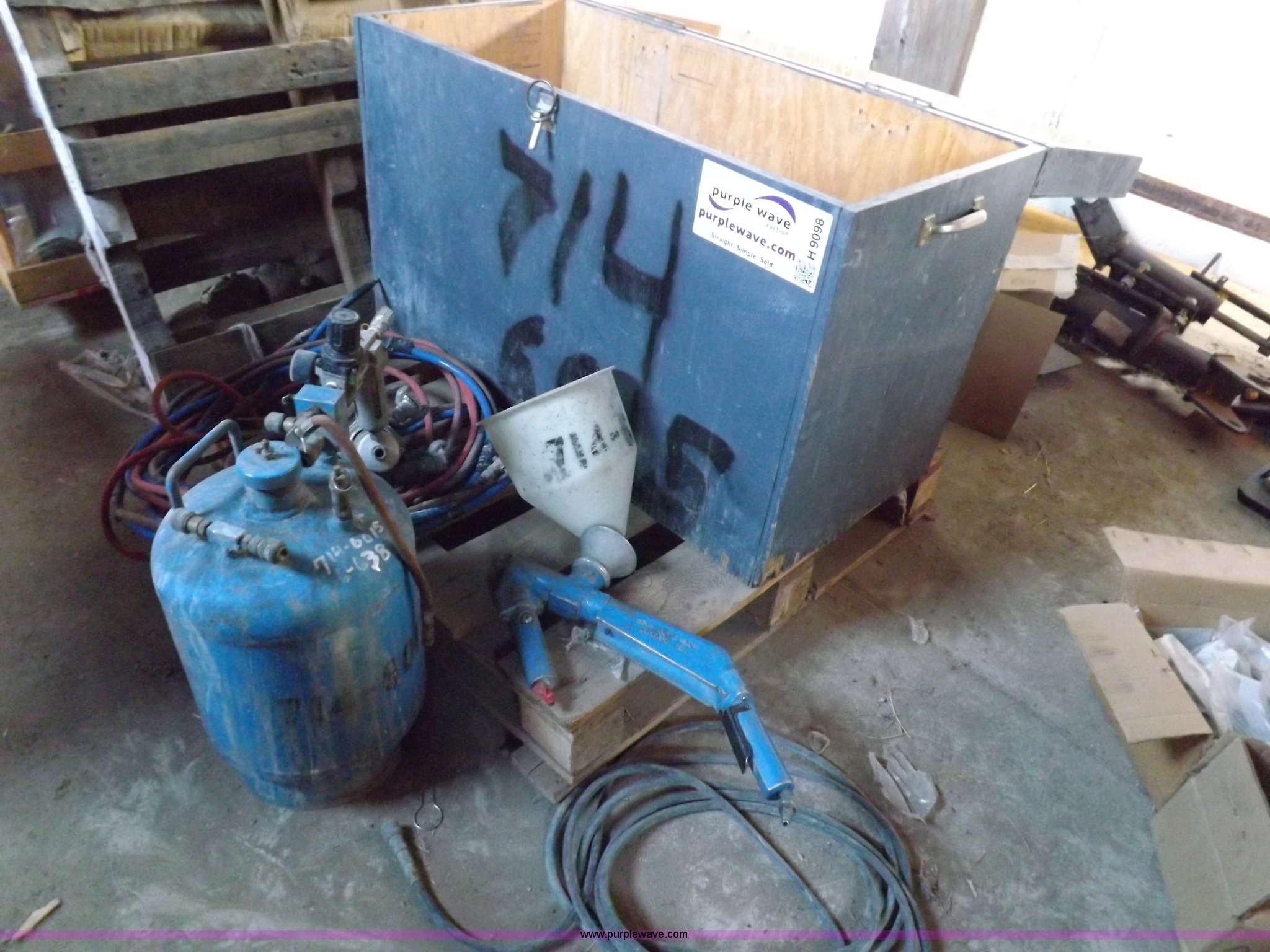 Cemkote DPCVA concrete spray gun in Garden City, KS Item H9098 sold