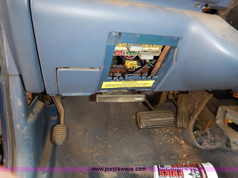 image for item I5412 1993 Chrysler Lebaron LE