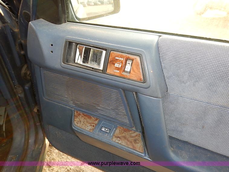 image for item I5412 1993 Chrysler Lebaron LE