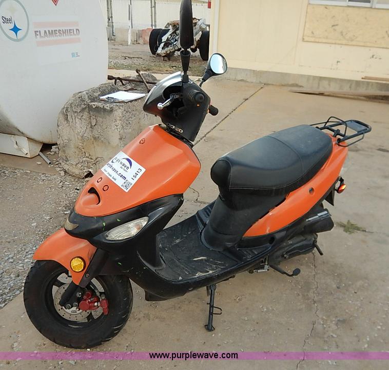 image for item I5413 2013 Basham moped