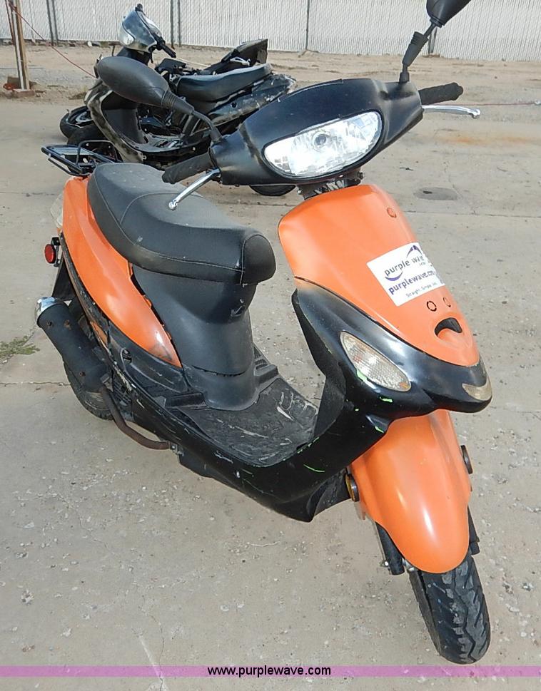 image for item I5413 2013 Basham moped