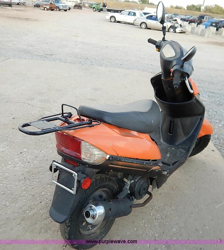 image for item I5413 2013 Basham moped