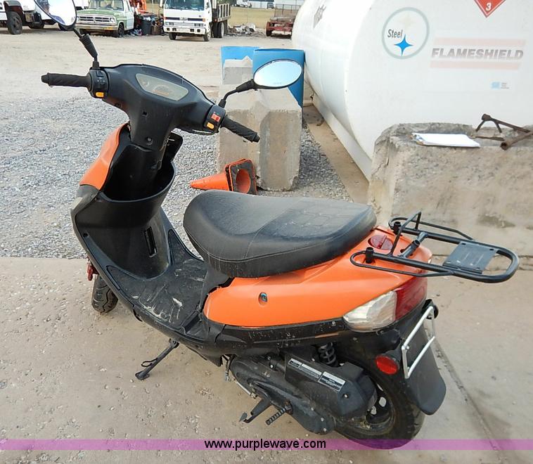 image for item I5413 2013 Basham moped