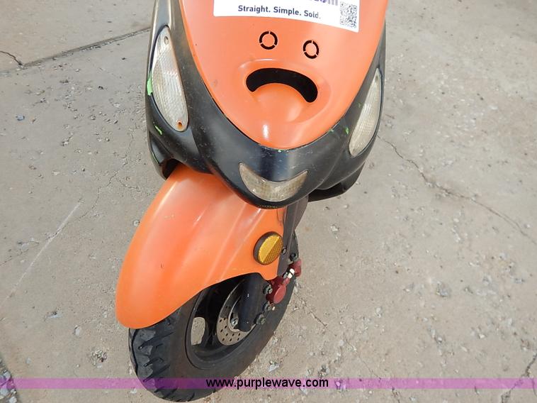 image for item I5413 2013 Basham moped