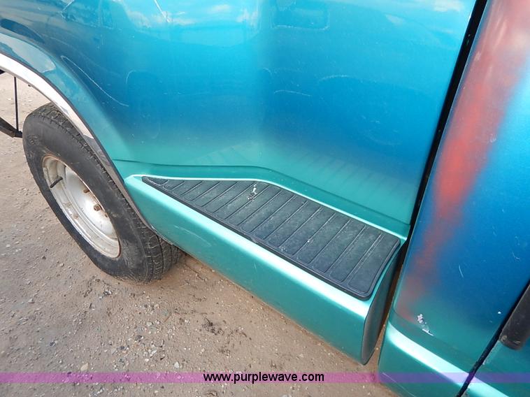 image for item I5415 1992 Chevrolet 1500 pickup truck