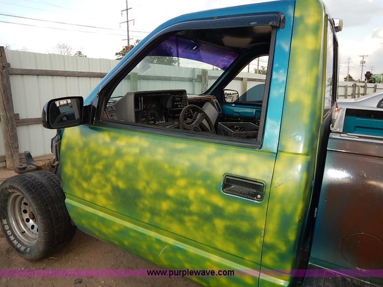 image for item I5415 1992 Chevrolet 1500 pickup truck