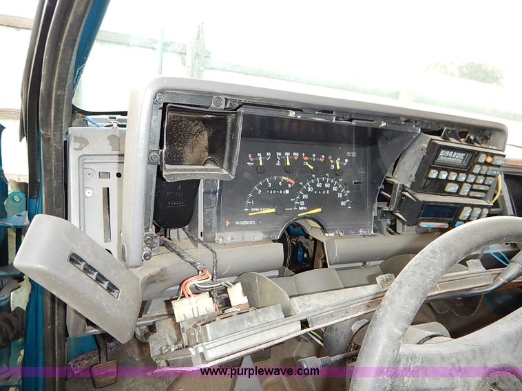 image for item I5415 1992 Chevrolet 1500 pickup truck