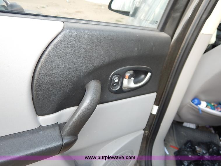 image for item I5419 2004 Saturn Vue SUV