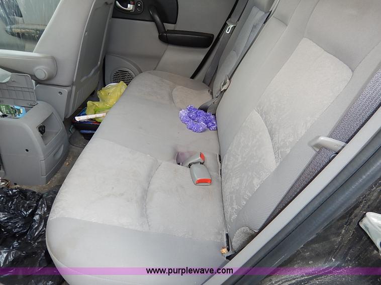 image for item I5419 2004 Saturn Vue SUV