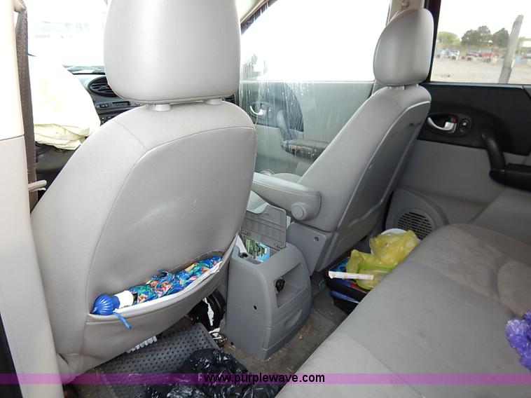 image for item I5419 2004 Saturn Vue SUV