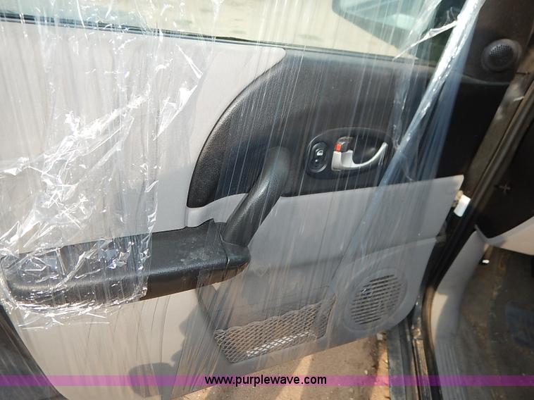 image for item I5419 2004 Saturn Vue SUV