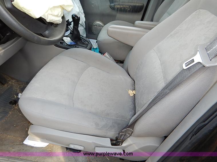 image for item I5419 2004 Saturn Vue SUV