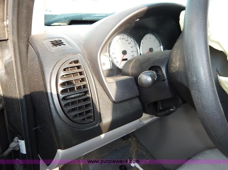image for item I5419 2004 Saturn Vue SUV