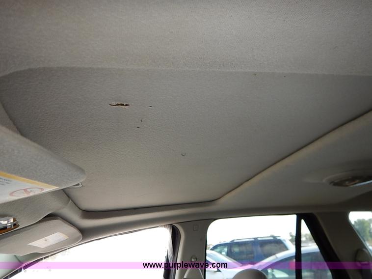 image for item I5419 2004 Saturn Vue SUV