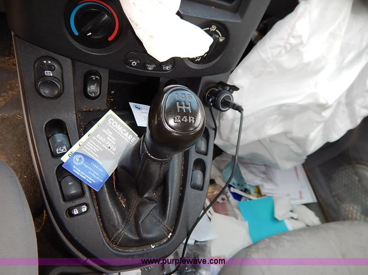 image for item I5419 2004 Saturn Vue SUV