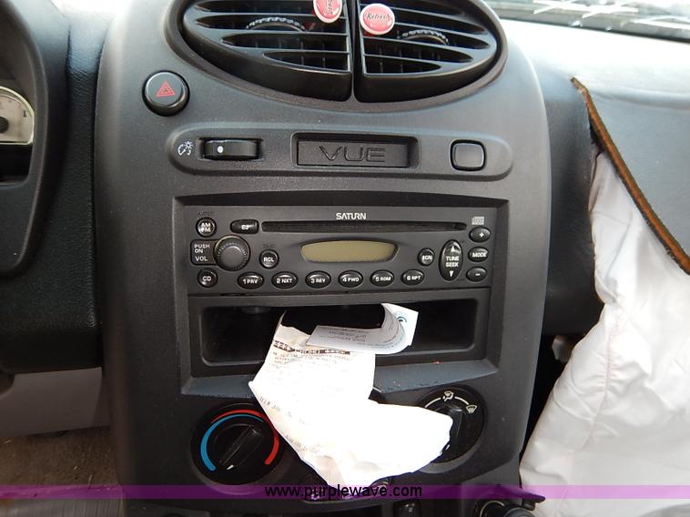 image for item I5419 2004 Saturn Vue SUV