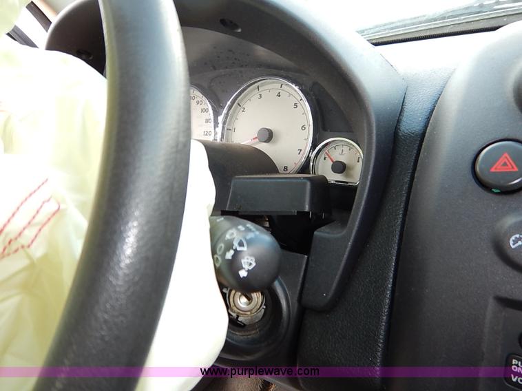 image for item I5419 2004 Saturn Vue SUV