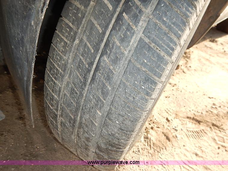 image for item I5419 2004 Saturn Vue SUV